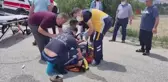 Ticari araç ile motosiklet çarpıştı, ayağı kırılan yaşlı adam dakikalarca 'Ayağım' diyerek inledi