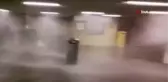 Son dakika haber... Almanya'yı sel ve fırtına vurduCadde ve sokaklar göle döndü, metro seferleri iptal edildi