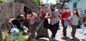 EDİRNE'DE MAHALLELİ, ROMAN HAVALARIYLA SOKAKLARI TEMİZLEDİ
