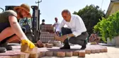 Başkan Aydın işçilere yardım etti