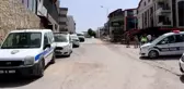 Dikili'de bir grup, belediyenin düzenlediği arsa satış ihalesine tepki gösterdi