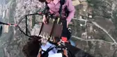 Yamaç paraşütçüler havada tavla oynadı