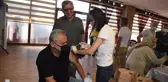 PAZARYERİNE GELENLER ÖNCE AŞI OLDU, SONRA ALIŞVERİŞ YAPTI