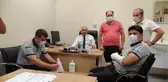 HASTA YAKINLARI GÜVENLİK GÖREVLİLERİNE SALDIRDI