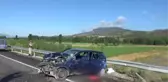 Son dakika haber... Bariyerlere çarpan otomobildeki hamile kadın ve bir çocuk öldü, 4 kişi yaralandı