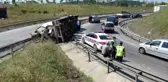 Tuzla'da beton mikseri yola devrildi: 1 yaralı