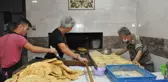 Behzat Uygur, Akşehir'de pidecilik yapıp yorgan dikti