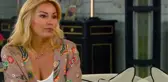 Kırmızı mayolu pozuna 