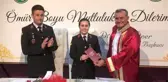 Astsubay çift askeri üniformayla nikah masasına oturdu