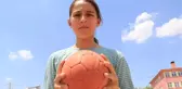 Gözyaşlarıyla verdiği röportajla Türkiye'nin gündemine oturan Merve Akpınar'ın, okula alınmadığı iddia edildi