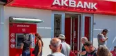 2 gündür binlerce müşterisi mağdur olan Akbank'ta tüm kanallar yeniden hizmete açıldı