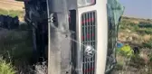 AKSARAY'DA LASTİĞİ PATLAYAN MİNİBÜS DEVRİLDİ 6'SI ÇOCUK 9 YARALI