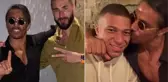 Nusret, dünyaca ünlü futbolcuları ağırladı! Mbappe'yi öptüğü anlar büyük ilgi gördü