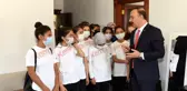Şanlıurfa Valisinden hentbolcu kızlara destek