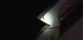 Çatıda asılı kalan ebabili itfaiye kurtardı