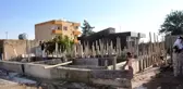 Fransa'da topladığı yardımlarla Mardin'de ihtiyaç sahibi aileye ev yaptırıyor