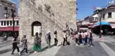 Gençlik kampı öğrencileri Türkiye'nin tek Mikro Minyatür Sanat Merkezi'ni gezdi