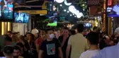 Beyoğlu'nda kafe ve restoranları dolduran turistler Euro 2020 final maçını izledi