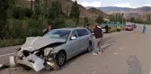 İKİ OTOMOBİL KAFA KAFAYA ÇARPIŞTI 9 YARALI