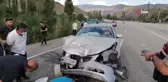 Otomobiller kafa kafaya çarpıştı: 9 yaralı