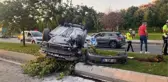 Son dakika haberleri! PENDİK SAHİL YOLUNDA KAZA YAPAN OTOMOBİL DEVRİLDİ