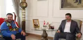 Dünya şampiyonu işitme engelli güreşçi Dursun Güzel, Sivas Valisi Salih Ayhan'ı ziyaret etti