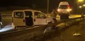 İSTANBUL-SİLİVRİ TEM OTOYOLU'NDA MİNİBÜS İLE HAFİF TİCARİ ARAÇ ÇARPIŞTI 1 YARALI