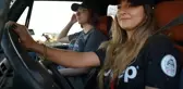 Modacı kadınlar off-road pistlerinin tozunu attırıyorlar