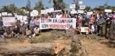 SEFERİHİSAR'DA KÖYLÜLERDEN JES İÇİN AĞAÇ KESİMİ TEPKİSİ