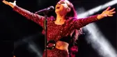 Yeniden sahneye çıkmaya başlayan Yıldız Tilbe, konserinde ara vermeden 2,5 saat şarkı söyledi
