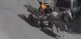 HIRSIZLIK ŞÜPHELİLERİNİN POLİSTEN AT ARABASIYLA KAÇIŞI KAMERADA