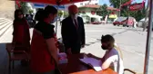 Isparta'da vatandaşlar 15 Temmuz'la ilgili duygularını anı defterine aktarıyor