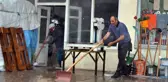 Sağanak ve dolu yüzünden bazı ev ve iş yerlerini su bastı