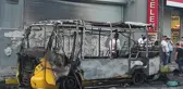 Küçükçekmece'de park halindeki minibüste yangın çıktı