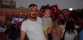 İzmirli vatandaşlar 15 Temmuz'da Konak Meydanı'nı doldurdu