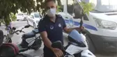 Kaldırıma motosikletini park eden zabıta, tepki üzerine kendisine ceza kesti