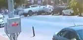 Son dakika haber | Otoparkta kontrolden çıkan aracın kazası kamerada