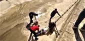 Dereye düşen kadını itfaiye kurtardı