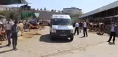 Polis ekipleri, besicileri ve vatandaşları 