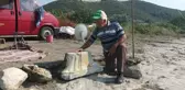 İznik Gölü'nde bulunan sütun başlığı müze yetkililerine teslim edildi