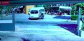 Motosiklet sürücüsünün ölümden döndüğü anlar kamerada