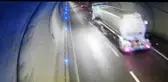 Son dakika haberi! Otomobil ve çekicinin çarpışması güvenlik kamerasına yansıdı