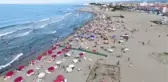 Karasu, bayram tatilinde nüfusunun onlarca katı turisti ağırlıyor
