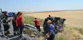 Otomobil bariyerlere ok gibi saplandı: 2 ölü, 1'i çocuk 4 yaralı