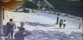 TAKSİNİN ÇARPTIĞI ÇOCUK METRELERCE SÜRÜKLENDİ O ANLAR KAMERADA