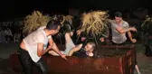 Köyde bahşişi veren ıslanmaktan kurtuluyor