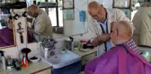 Odunpazarı'nın en eski esnafı gençlere taş çıkartıyor