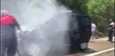 Seyir halindeyken alev alan hafif ticari araç yandı