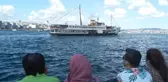 (Bayram sonunda Eminönü tıklım tıklım
