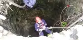Kuyuya düşen kedi kurtarıldı